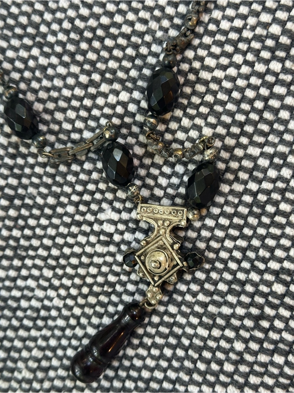 Vintage-Inspired Amber Bead Pendant Necklace